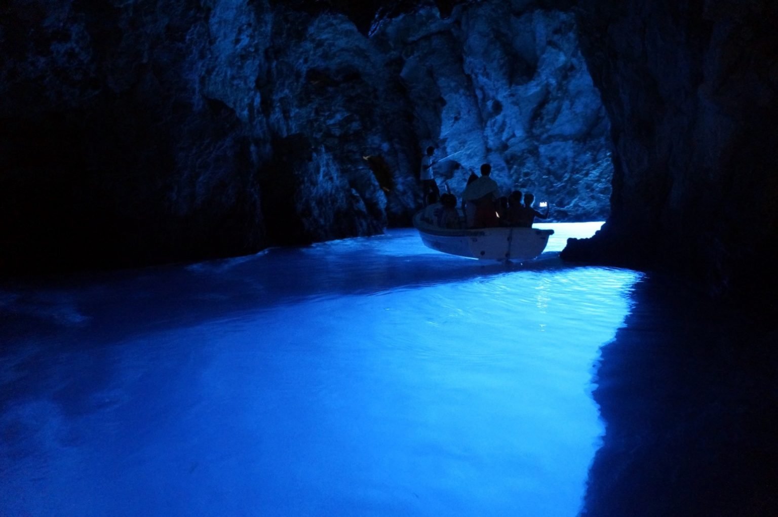 Vis Bičevo Blue Cave