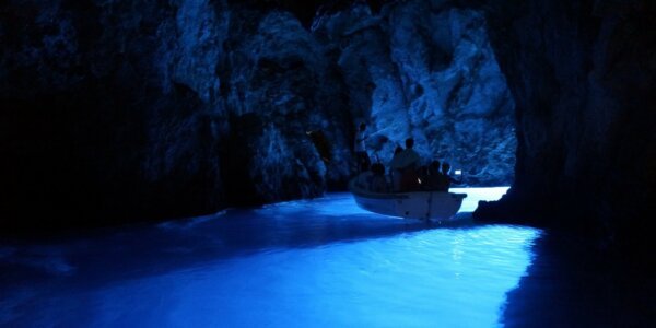 Vis Bičevo Blue Cave