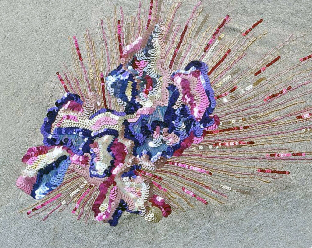 Échantillon de broderie Lesage pour Schiaparelli • 1938 • Motif explosion pour la collection Zodiac. Perles et sequins 67 x 32 cm