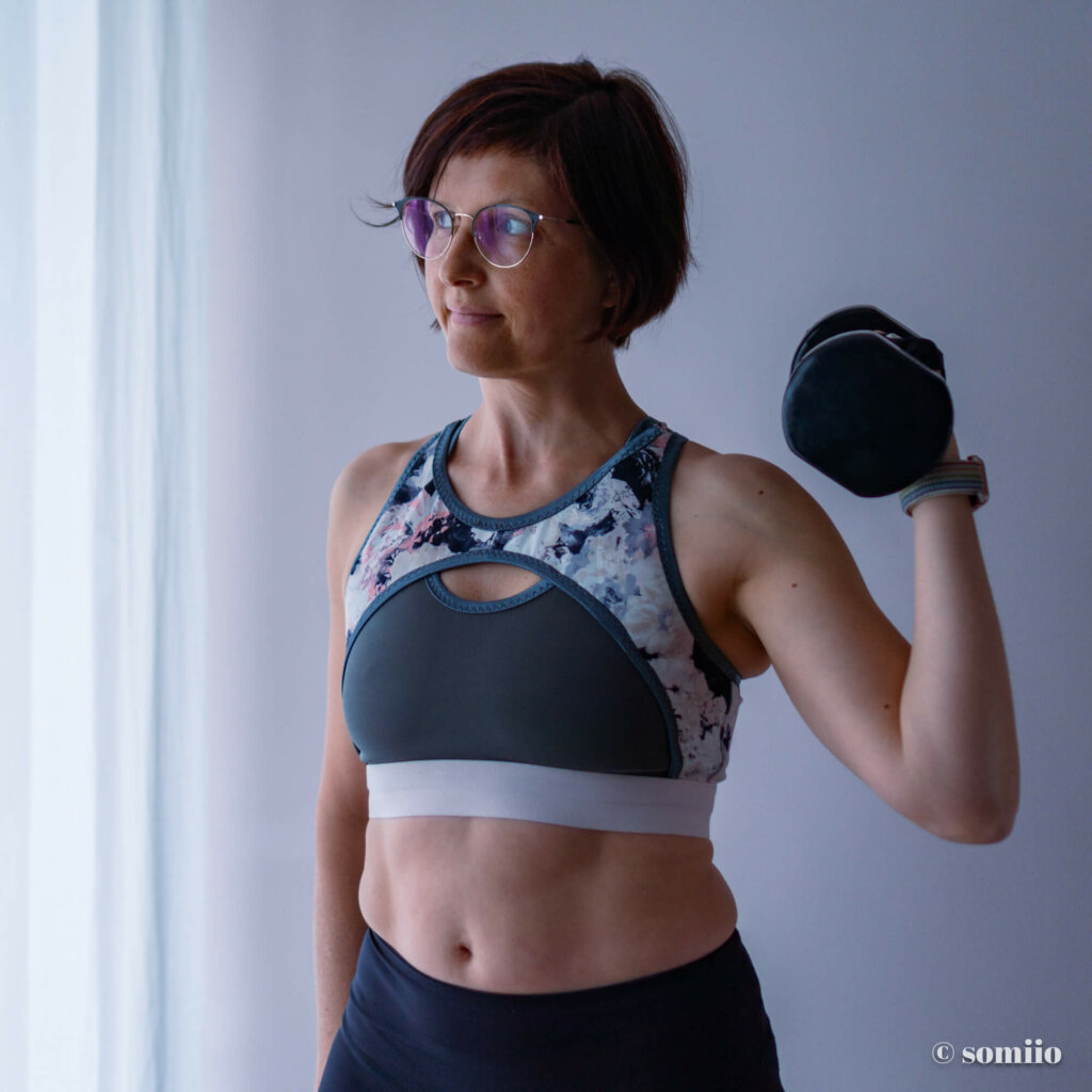 Supporter Sports Bra by Étoffe Malicieuse: see my big bicep?