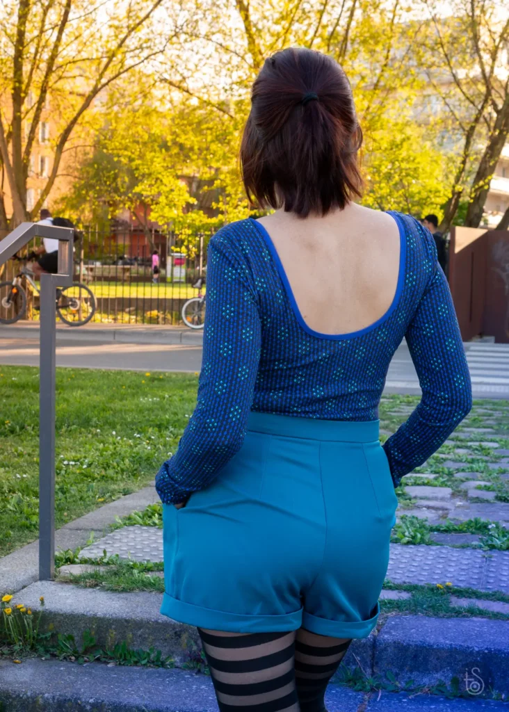 Couture du body Picnic à la surjeteuse