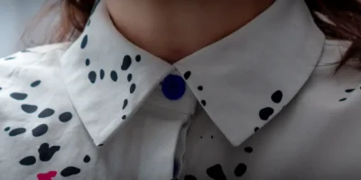 Chemise Burda 07/2025 en percale de coton Tissœurs motif Corail Multinoir : zoom sur le col