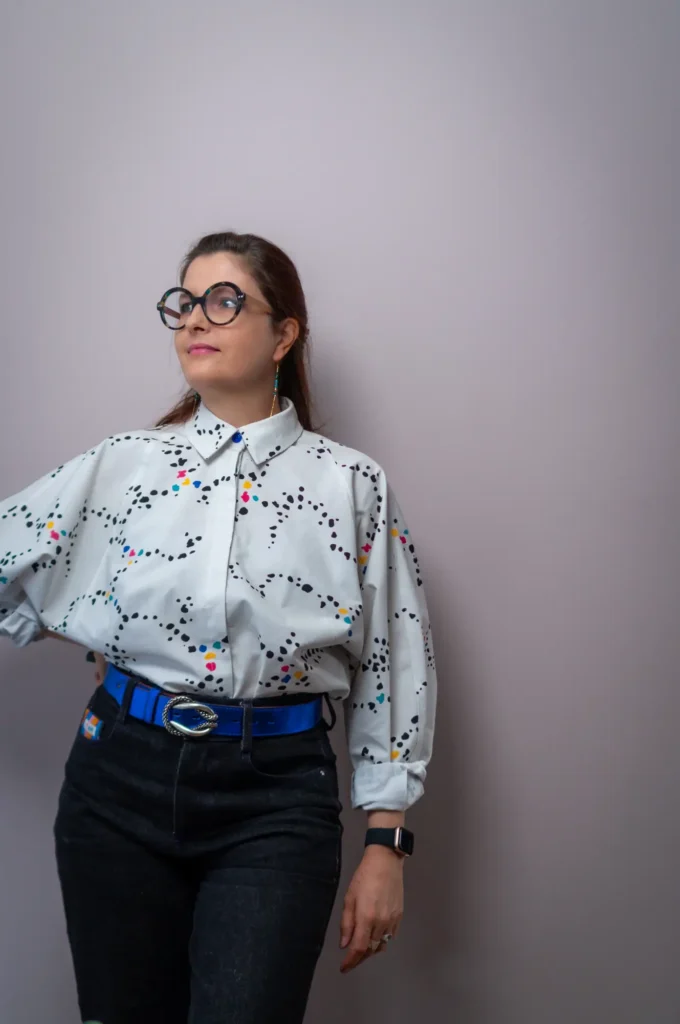 Chemise Burda 07/2025 en percale de coton Tissœurs motif Corail Multinoir