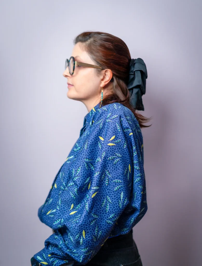 Chemise en satin de coton Tissœurs motif Batik vue de côté