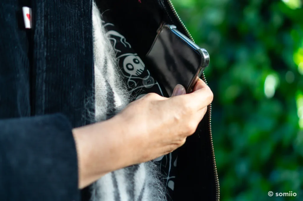 26 04 vesteastridvelour 05