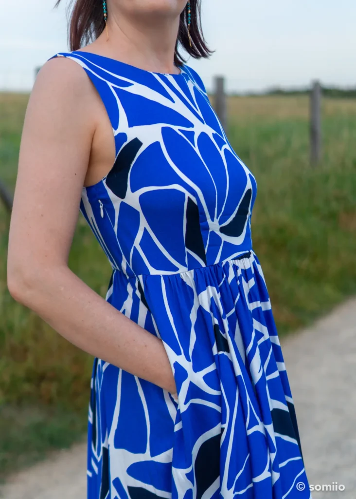 Poche cachée dans la couture de côté de la robe Circle
